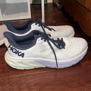 NAVY AND WHITE HOKAS